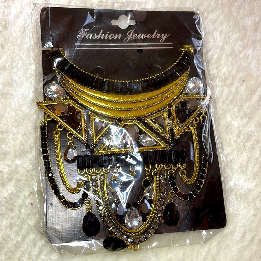 Women Vintage golden and black necklace.
